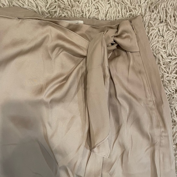 Club Monaco Beige Slip Skirt NWT - Picture 3 of 4